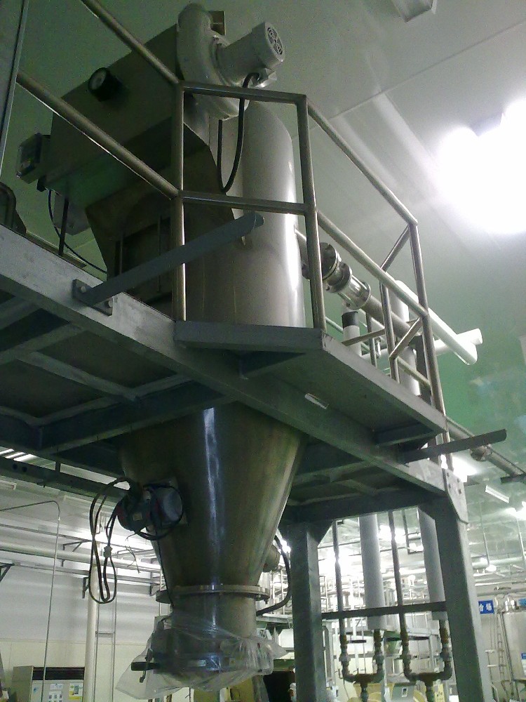 對于比重較輕的細微粉，可選用稀相低負壓輸送設備
